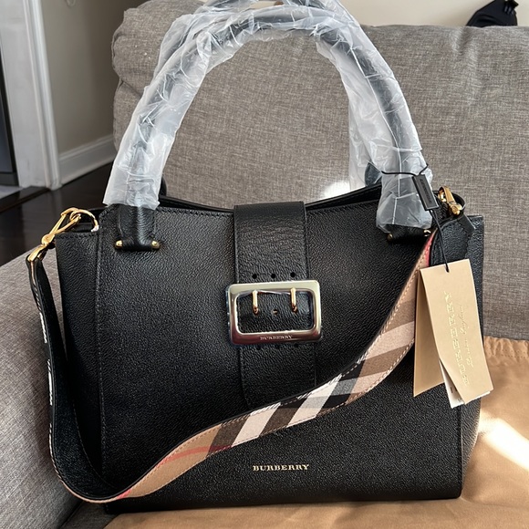 Burberry Medium soft grain buckle Shoulder bag - Picture 12 of 13